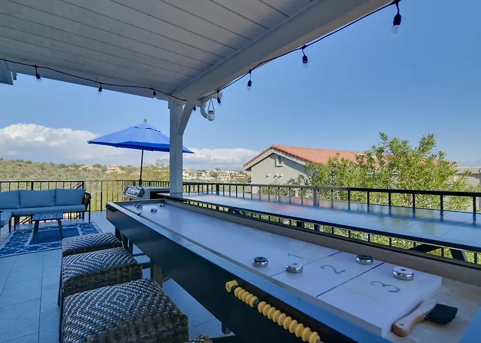 Mtn-view Snowbird Haven W/ Pool In Holiday home